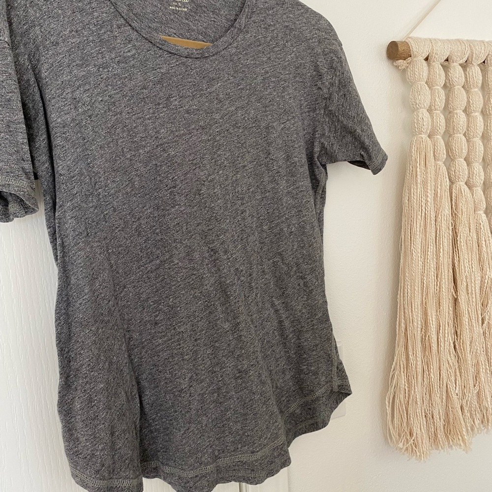 2 madewell crew neck tees